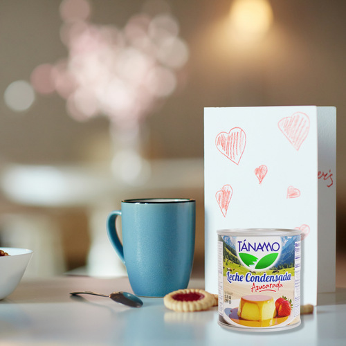 Tánamo Condensed Milk with desserts